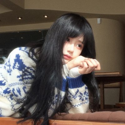 云雾笼罩的山峰